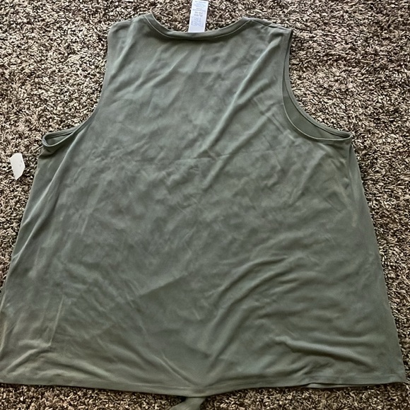 Time and Tru muscle top - Picture 3 of 3